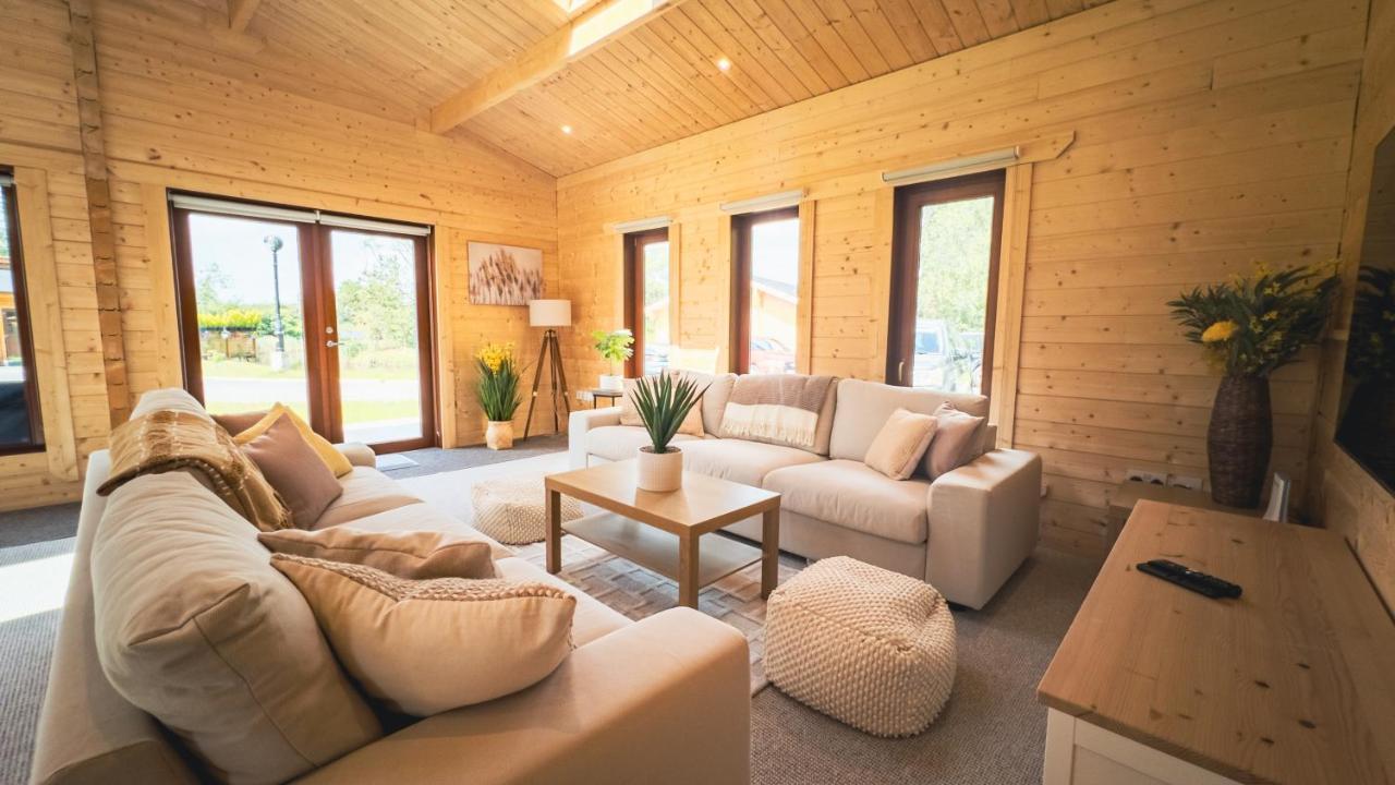 Sundance Lodge, Fantastic New Cabin With Hot Tub - Sleeps 6 - Largest In Felmoor Park Морпет Екстериор снимка