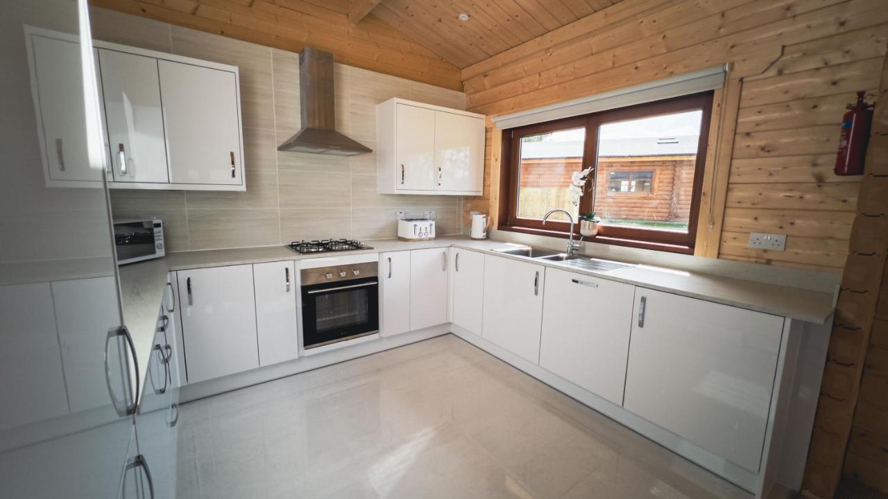 Sundance Lodge, Fantastic New Cabin With Hot Tub - Sleeps 6 - Largest In Felmoor Park Морпет Екстериор снимка